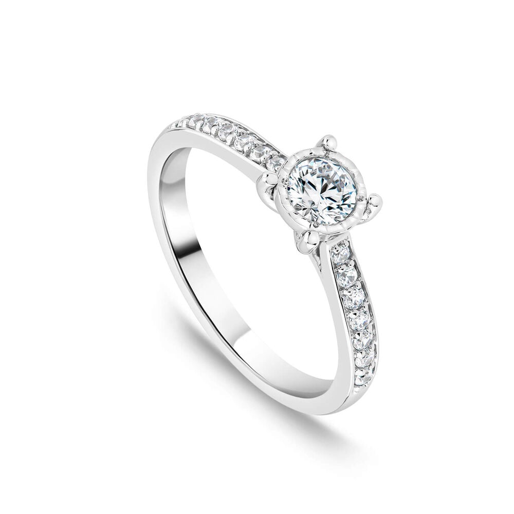 18ct White Gold 0.50ct Diamond Illusion Solitaire Pave Shoulders Ring